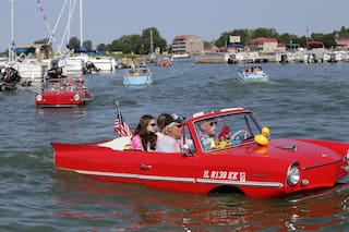 La historia del vehículo que protagonizó el cruce más extraño del Canal de la Mancha