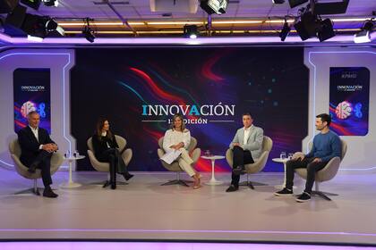 Evento Innovación
Alejandro Winokur (Newmark), Vanina de Martino (CCU), Carla Quiroga (LA NACION), Eduardo Laens (Varegos) y Gonzalo Ozán (Naranja X)