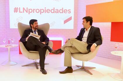 Ignacio Federico (LA NACION) en diálogo con Ramón Lanúes, presidente de la AABE y vicepresidente de Procrear