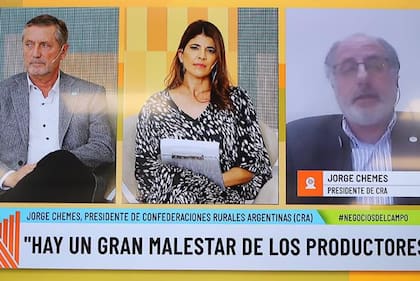 Elbio Laucirica, presidente interino de Coninagro, la periodista Eleonora Cole y Jorge Chemes, presidente de Confederaciones Rurales Argentinas (CRA)