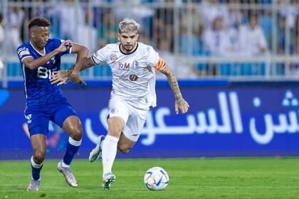 Ever Banega, con la camiseta de Al-Shabab, de Arabia Saudita