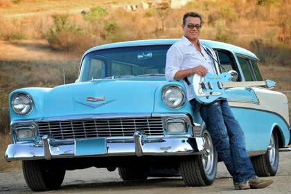 EVH y su Chevrolet Nomad 1956, un station wagon familiar con picante motor V8 de 210 HP y guitarra Wolfgang con la misma estética