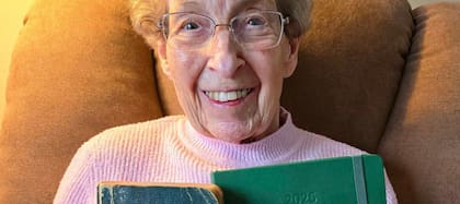 Evie Riski vive en una granja y lleva un hábito inusual: anotar en un diario las actividades de cada día