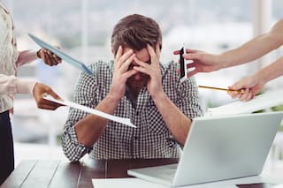 Por qué rodearte de personas que se quejan todo el tiempo puede "encoger" tu cerebro