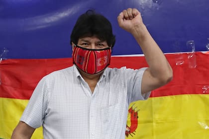 Evo Morales festeja en Buenos Aires el triunfo de su partido en las elecciones de Bolivia