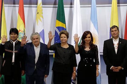 Evo Morales, José Mujica, Dilma Rousseff, Cristina Kirchner y Rafael Correa en una cumbre de presidentes del Mercosur en el 2012