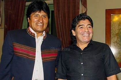Evo Morales y Diego Maradona, protagonistas de una de las historias de Silvio Carrario