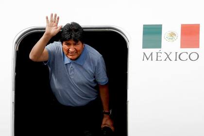 Evo Morales llega al aeropuerto internacional de la ciudad de México este mediodía