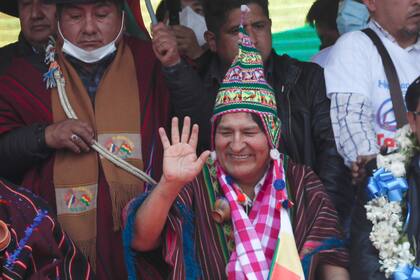 Evo Morales regresa a Bolivia casi un año después de su exilio en Argentina