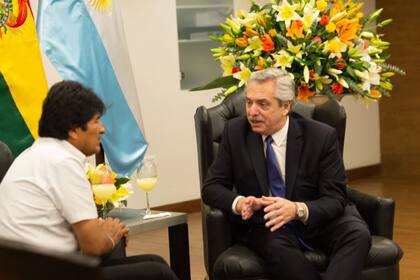 Evo Morales y Alberto Fernández, anoche, en Santa Cruz de la Sierra