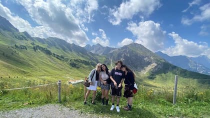 Evy con sus hijos en uno de los viajes que hizo a Austria para desenterrar su pasado