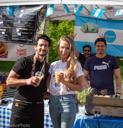 Ewelina y Lucas en el mercado Targ Sniadaniowy