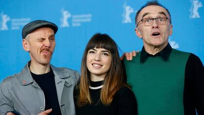 Ewen Bremner, Anjela Nedyalkova y Danny Boyle, en el Festival de Cine de Berlín 2017