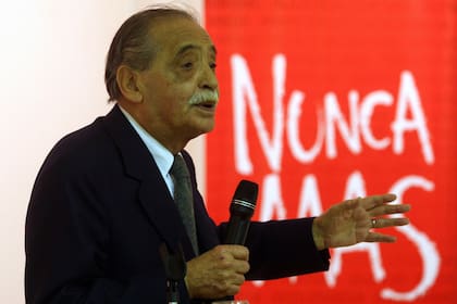 ex fiscal Julio César Strassera juicio juntas militares nunca más