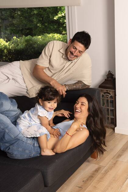 Ex jugador de fútbol, a los 17 años Diego debutó en la primera de
Estudiantes, y, en 2016, cuando jugaba en la primera de Huracán tuvo un accidente que le cambió la vida: el ómnibus que lo trasladaba con el plantel hacia el aeropuerto después de un partido de Copa Libertadores se quedó sin frenos y volcó. Su pie derecho quedó destrozado. Si bien volvió a jugar, al tiempo, por los dolores, tomó la difícil decisión de retirarse.