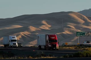 Examen para obtener licencia de conducir comercial en EE. UU. será en inglés: secretario de Transporte