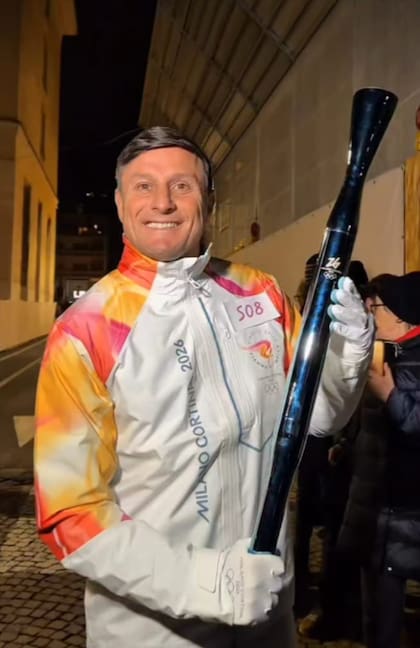 Excapitán de la Selección y vicepresidente de FC Internazionale, el argentino Javier Zanetti fue elegida como parte de los relevos de la antorcha olímpica