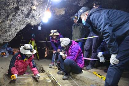 Excavación en la cueva cárstica de Baishiya