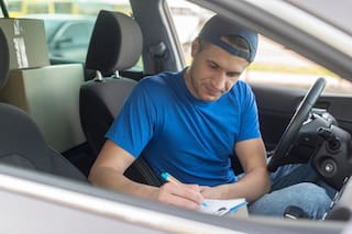 Las infracciones del DMV que darán automáticamente ocho puntos en la licencia de conducir