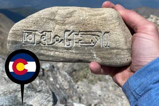 Escalaron el Capitol Peak de Colorado y hallaron piedras extrañas en la cima, pero el descubrimiento los decepcionó