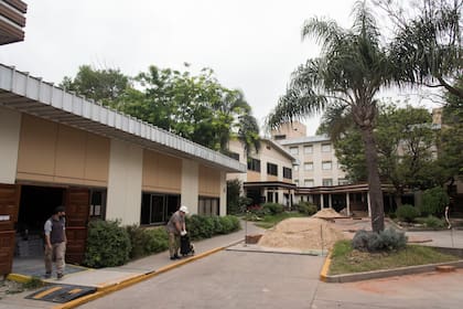 Exedificio de los Testigos de Jehová en Colegiales, ubicado en la manzana de Elcano, Charlone, Virrey Loreto y Rosetti