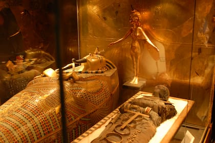 Exhibición de tesoros egipcios en el castillo; estuvieron escondidos en armarios en el castillo, hasta que la familia los volvió a descubrir en 1987
