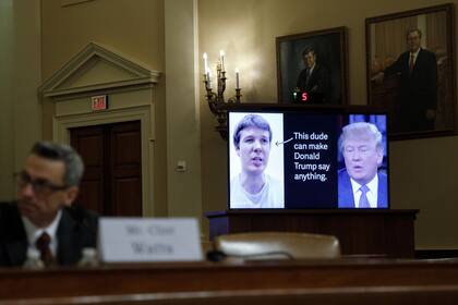 Exhibición en Washington de un video sobre la capacidad de la IA para intervenir material audiovisual