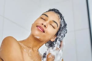 Existe en el mercado una infinidad de productos para cuidar el cabello, pero muchos hacen promesas falsas