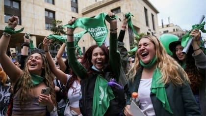 Existe evidencia de que preferimos a las personas que piensan de manera similar a nosotros