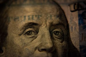 Una guía rápida y sencilla para identificar si un dólar es falso