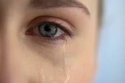 Existen estrategias para controlar el llanto al discutir con alguien, pero es algo normal y natural hacerlo