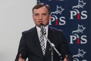 Exministro polaco acusado de abuso de poder dice que está en US$