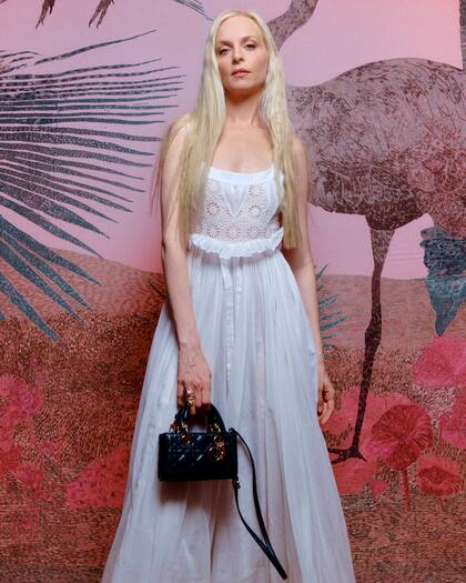 Exmodelo de Marc Jacobs y Louis Vuitton, la argentina Sofía Achaval de Montaigu hoy cuenta con su propia marca, ÀCHEVAL. De punta en blanco se presentó en el desfile de Dior.