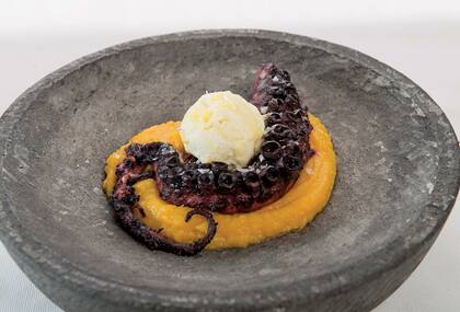 Exótica creación de Matteo Lagostena, chef de De la Fonte, Iguazú.