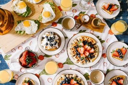 Expertos abordan el impacto en la salud y colesterol de desayunar