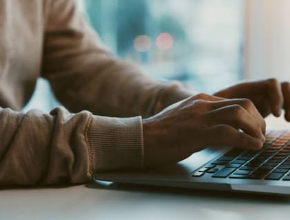 Expertos advierten que muchas compras de diciembre son guiadas por emociones. Foto:iStock