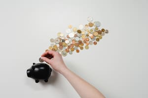 Consejos de expertos para evitar gastos innecesarios en diciembre y empezar a ahorrar dinero en 2026