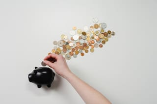 Consejos de expertos para evitar gastos innecesarios en diciembre y empezar a ahorrar dinero en 2026