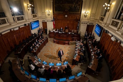 Expertos constitucionalistas designados para redactar la nueva propuesta constitucional inician un segundo proceso constituyente en el Congreso Nacional, en Santiago de Chile, el lunes 6 de marzo de 2023.