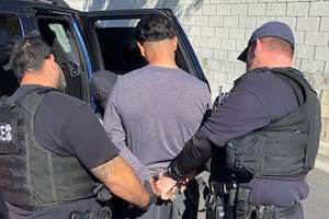 Expertos en defesa de los derechos de los migrantes recomiendan no abrir la puerta en caso de la llegada de Agentes de ICE a la vivienda