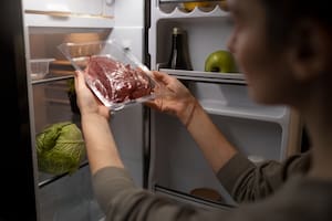 Por qué no hay que guardar la carne en bolsas plásticas en la heladera