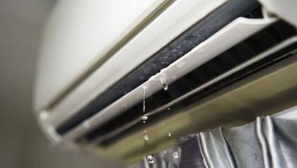 Expertos indicaron que no es saludable tomar el agua del aire acondicionado