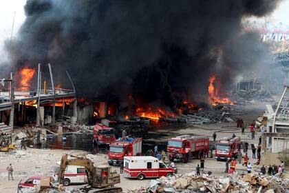 Varias dotaciones de bomberos y rescatistas trabajan en el lugar