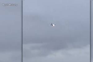 Explosión en uno de los motores de un avión que succionó un conejo