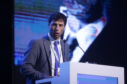 Expo EFI 2025 fue organizada por la consultora Invecq, liderada por Esteban Domecq, quien introdujo la presentación Caputo