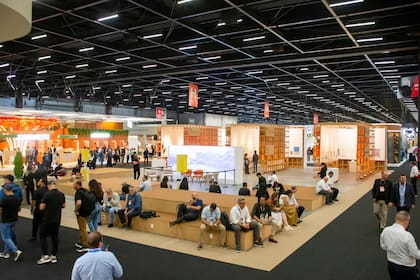 Expo Revestir 2026 reunió a más de 60.000 asistentes entre el 9 y el 13 de marzo en el Pabellón de Exposiciones de San Pablo, consolidándose como la mayor feria de cerámicos y revestimientos de Latinoamérica.