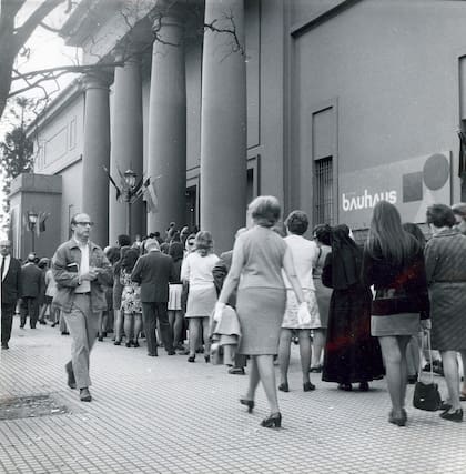 Exposición Bauhaus en 1970, en la sede actual, inaugurada en 1933 y restructurada por el arquitecto Alejandro Bustillo.