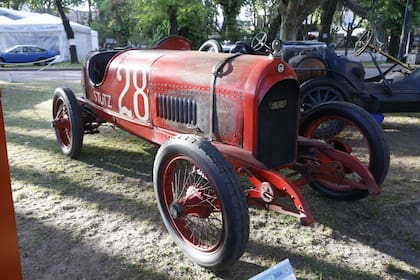 Exposición de autos antiguos Autoclasica en el Hipódromo de San Isidro.
Stutz Racer 1918