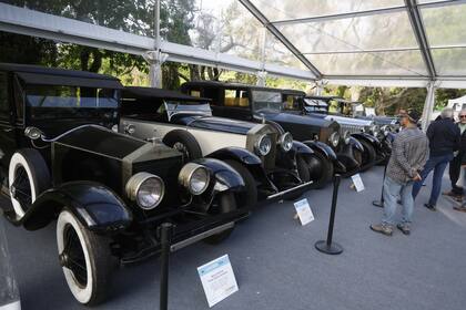 Exposición de autos antiguos Autoclasica en el Hipódromo de San Isidro.
