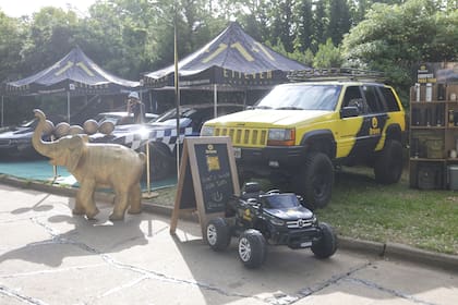 Exposición de autos antiguos Autoclasica en el Hipódromo de San Isidro.